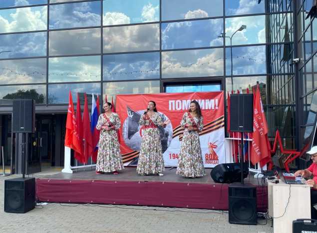 Артисты «Пензаконцерта» встретили Поезд Победы